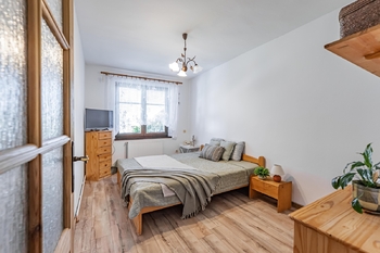 Ložnice v přízemí. - Prodej domu 123 m², Žíšov
