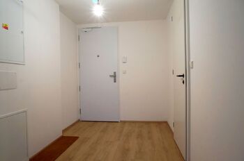 Vstupní zádveří - Pronájem bytu 2+kk v osobním vlastnictví 55 m², Brno