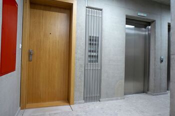 Chodba domu, výtah - Pronájem bytu 2+kk v osobním vlastnictví 55 m², Brno