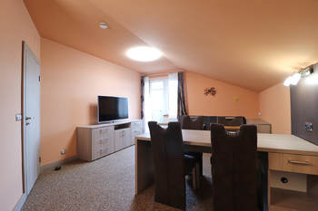 Obývací pokoj - Prodej bytu 2+kk v osobním vlastnictví 45 m², Vrchlabí