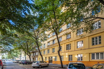 Pohled na dům - Prodej bytu 1+1 v osobním vlastnictví 38 m², Praha 3 - Žižkov 