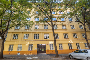 Pohled na dům - Prodej bytu 1+1 v osobním vlastnictví 38 m², Praha 3 - Žižkov