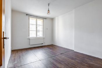 Ložnice (obývací pokoj) - Prodej bytu 2+1 v osobním vlastnictví 36 m², Praha 3 - Žižkov
