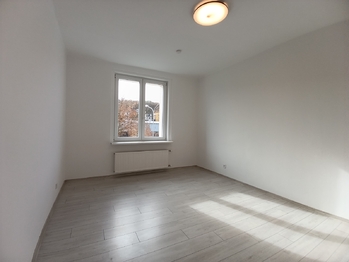 pokoj 2 - Pronájem bytu 2+kk v osobním vlastnictví 65 m², Teplice