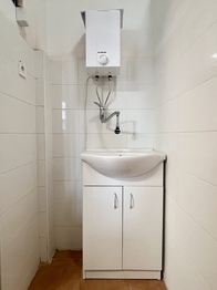 Pronájem obchodních prostor 42 m², Osek