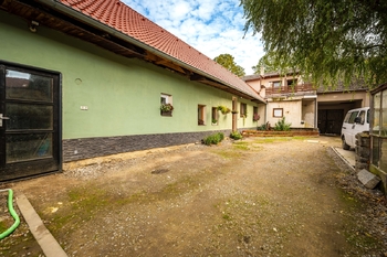 DVŮR - Prodej domu 226 m², Cehnice