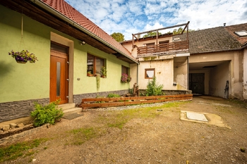 POHLED NA VSTUP DO BYT 2+1 - Prodej domu 226 m², Cehnice
