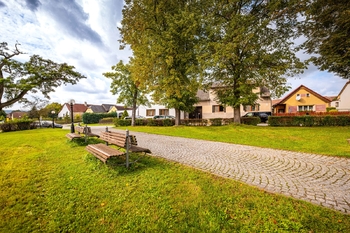 OKOLÍ DOMU - Prodej domu 226 m², Cehnice
