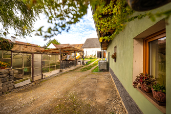 DVŮR - Prodej domu 226 m², Cehnice