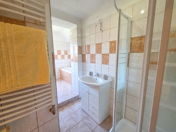 2.NP koupelna - Prodej domu 227 m², Kaplice