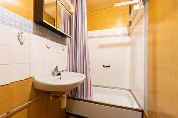 Koupelna - Prodej bytu 2+1 v osobním vlastnictví 49 m², Praha 6 - Řepy