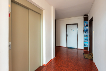 chodba před bytem  - Prodej bytu 2+1 v osobním vlastnictví 49 m², Praha 6 - Řepy