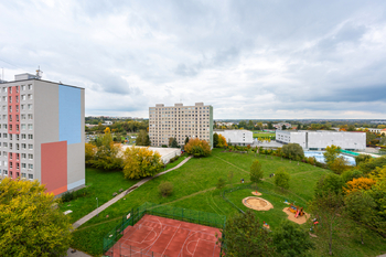 pohled z oken do vnitrobloku - Prodej bytu 2+1 v osobním vlastnictví 49 m², Praha 6 - Řepy