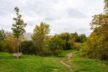 zelěn ve vnitrobloku - Prodej bytu 2+1 v osobním vlastnictví 49 m², Praha 6 - Řepy