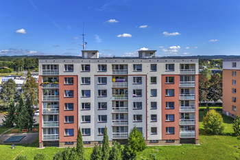 Byt 3+1, Třebovská, Ústí nad Orlicí - Hylváty - pohled na dům - Prodej bytu 3+1 v družstevním vlastnictví 84 m², Ústí nad Orlicí 