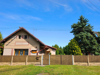 Pohled na dům z ulice.  - Prodej domu 166 m², Záhornice 