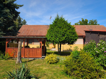 Zahrada s altánkem u domu. - Prodej domu 166 m², Záhornice