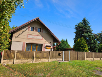 Pohled na dům z ulice.  - Prodej domu 166 m², Záhornice
