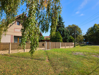 Pohled na dům z ulice.  - Prodej domu 166 m², Záhornice