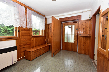 Vstupní chodba.  - Prodej domu 166 m², Záhornice
