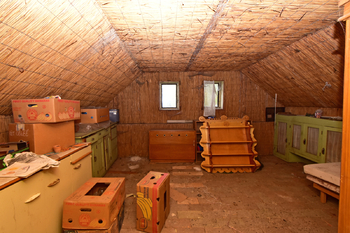 Střecha a půda hlavní budovy.  - Prodej domu 166 m², Záhornice