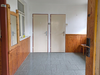Vstupní chodba. - Prodej domu 166 m², Záhornice