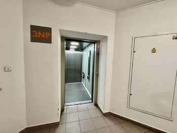 Výtah - Pronájem bytu 2+kk v osobním vlastnictví 48 m², Praha 4 - Modřany