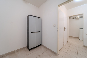 Pronájem skladovacích prostor 190 m², Jeneč