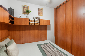 Ložnice - vstup do šatny - Prodej bytu 3+kk v osobním vlastnictví 84 m², Praha 9 - Vysočany