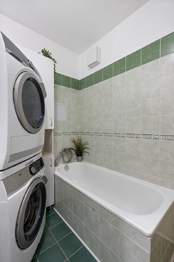 Koupelna 2 - Prodej bytu 3+kk v osobním vlastnictví 84 m², Praha 9 - Vysočany
