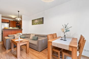 Obývací pokoj - Prodej bytu 3+kk v osobním vlastnictví 84 m², Praha 9 - Vysočany