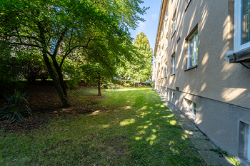 Pohled  na dům v ulici Na Magistrále - Prodej bytu 2+1 v osobním vlastnictví 54 m², Kolín