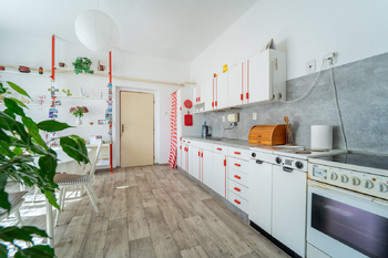 kuchyň v přízemí - Prodej zemědělského objektu 363 m², Vrdy