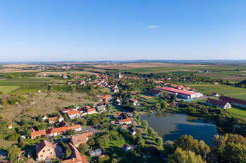 Prodej pozemku 1544 m², Hnanice