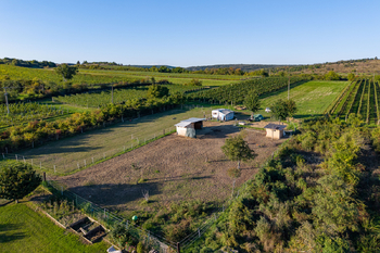 Prodej pozemku 1544 m², Hnanice