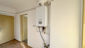 Podkroví byt - Chodba - Prodej domu 260 m², Horní Bezděkov