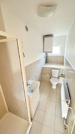 Podkroví byt - Koupelna - Prodej domu 260 m², Horní Bezděkov