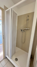 Podkroví byt - Koupelna - Prodej domu 260 m², Horní Bezděkov