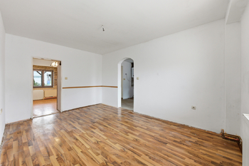 Obývací pokoj - Prodej bytu 4+1 v osobním vlastnictví 146 m², Chlumec nad Cidlinou