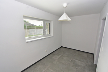 Pracovna / ložnice.  - Pronájem bytu 3+kk v osobním vlastnictví 58 m², Tišice