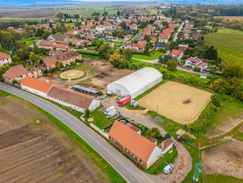 pohled na areál - Prodej zemědělského objektu 740 m², Chlumín