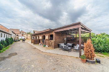 anglické dřevěné boxy - Prodej zemědělského objektu 740 m², Chlumín