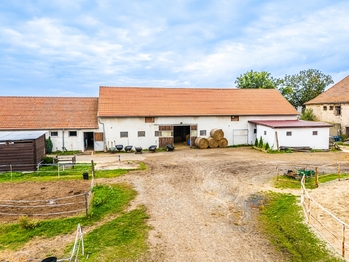 stáje - Prodej zemědělského objektu 740 m², Chlumín