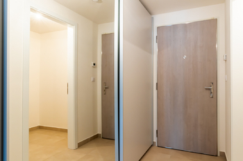 CHODBA - Prodej bytu 2+kk v osobním vlastnictví 67 m², Praha 9 - Hloubětín