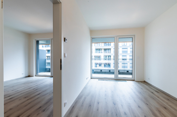 POHLED DO JEDNOTKY Z CHODBY - Prodej bytu 2+kk v osobním vlastnictví 67 m², Praha 9 - Hloubětín