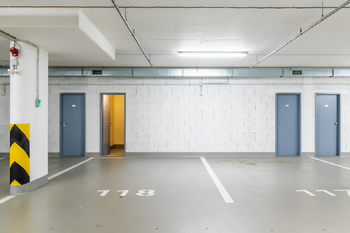 PARKOVACÍ STÁNÍ  - Prodej bytu 2+kk v osobním vlastnictví 67 m², Praha 9 - Hloubětín