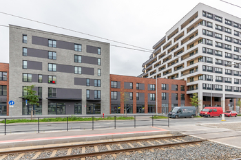 POHLED NA BYTOVÝ DŮM TESLA - Prodej bytu 2+kk v osobním vlastnictví 67 m², Praha 9 - Hloubětín