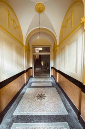 Vstup do domu - Pronájem bytu 1+kk v osobním vlastnictví 25 m², Praha 3 - Vinohrady