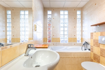 Koupelna. - Pronájem bytu 3+1 v osobním vlastnictví 73 m², Jindřichův Hradec