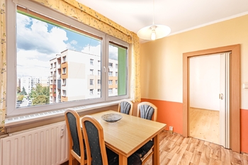 Jídelna u kuchyně. - Pronájem bytu 3+1 v osobním vlastnictví 73 m², Jindřichův Hradec